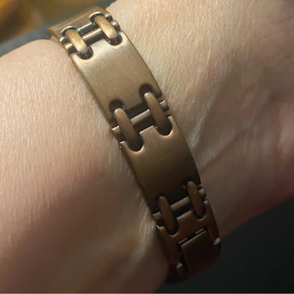 Elegant Copper Tone Metal Magnetic Hourglass-Shaped Link Design Bracelet